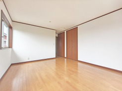 たっぷりの陽光と、心地よい風が舞い込みます。