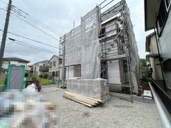 季節のお花を少し楽しむくらいなら、このお庭で十分かも。