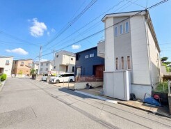 JR宇都宮線「東大宮」駅東口徒歩3分、提携駐車場もあります。エステート白馬東大宮店までお気軽にお問い合わせください。