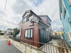 車通りの少ない閑静な住宅地、のびのびした子育てに適します。