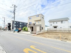 南西道路に面した、陽当たり良好な物件です。