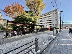 マンション敷地内屋根付き駐輪スペース