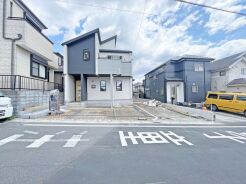 1号棟 JR宇都宮線「東大宮」駅東口徒歩3分、提携駐車場もあります。エステート白馬東大宮店までお気軽にお問い合わせください。