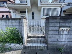 落ち着いたデザインの玄関です。