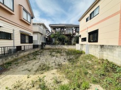 車通りの少ない閑静な住宅地、のびのびした子育てに適します。