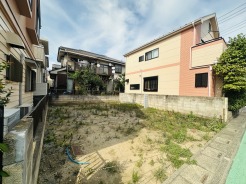 駐車が苦手な方にも嬉しい、前面6m道路に面した住まい。