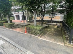 敷地の脇にちょっとした休憩スペースがあります。