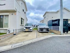 ゆったり駐車スペース、2台可。