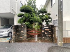 解体更地渡しです。確定測量済み。建築条件はありませんのでお好きなハウスメーカーで建築できます。