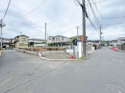 1号棟 JR宇都宮線「東大宮」駅東口徒歩3分、提携駐車場もあります。エステート白馬東大宮店までお気軽にお問い合わせください。