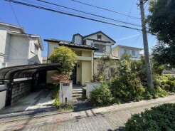 閑静な住宅地で、小さなお子様がいるご家族にも安心。