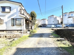 前面道路は4mの位置指定道路なので利用者が限られており安心です。