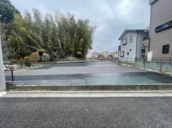 二世帯住宅も十分に可能な敷地、広さは約124.93坪あります。