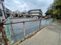 車の通りも少ない閑静な住宅地。子育てにも、第二の人生にも。