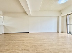 リビングは家具の配置も思いのまま。自由度が高い設計です。