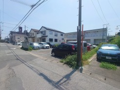 駐車が苦手な方にも嬉しい、前面5.1~5.6m道路に面した土地。