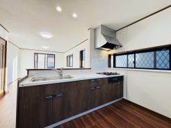 快適な新生活を迎えられそうな、新品のキッチンです。