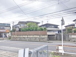 閑静な住宅地で、小さなお子様がいるご家族にも安心。