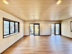 家族が自然に集りそうな広さが魅力のLDK。