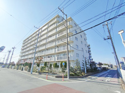 JR宇都宮線「東大宮」駅東口徒歩3分、提携駐車場もあります。エステート白馬東大宮店までお気軽にお問い合わせください。