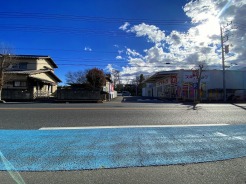南道路に面した、陽当たり良好な物件です。