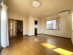 リビングは家具の配置も思いのまま。自由度が高い設計です。