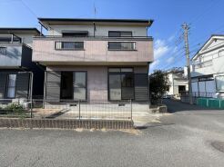 JR宇都宮線「東大宮」駅東口徒歩3分、提携駐車場もあります。エステート白馬東大宮店までお気軽にお問い合わせください。