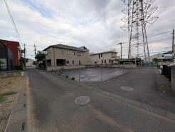角地につき、開放感に恵まれる住居がここに。