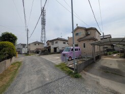 幅員こそやや狭くても、その分交通量が少なくて安心。