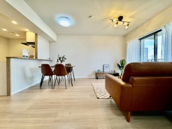 リビングは家具の配置も思いのまま。自由度が高い設計です。