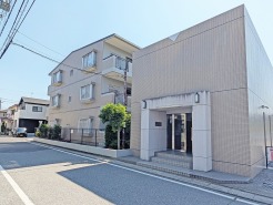 ゴミのないスッキリとしたエントランスです。