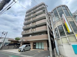 フルリフォーム工事完了しています。現地で仕上がりをご覧ください。南東角部屋です。