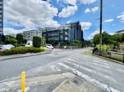 上尾駅徒歩6分の近さ。 忙しい朝が助かる立地、 暮らしにゆとりが生まれます。