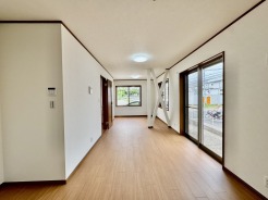 リビングは家具の配置も思いのまま。自由度が高い設計です。
