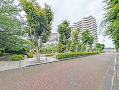 JR高崎線「北本」駅 徒歩15分。1棟の総戸数249戸。