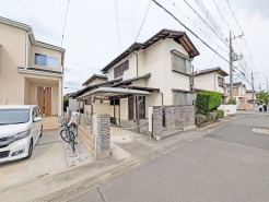 幅員こそやや狭くても、その分交通量が少なくて安心。