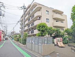 車の通りも少ない閑静な住宅地。子育てにも、第二の人生にも。