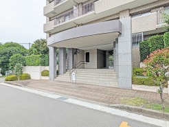 ゴミのないスッキリとしたエントランスです。
