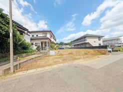 敷地約70坪、芝生の庭が入る余裕の広さ。
