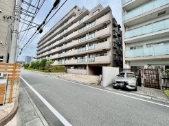 南越谷駅徒歩6分の近さ。 忙しい朝が助かる立地、 暮らしにゆとりが生まれます。