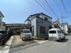 幹線道路から1本入った現地は、想像以上に静かに感じられます。