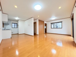 開放感と採光にこだわった、20.5帖のLDK。