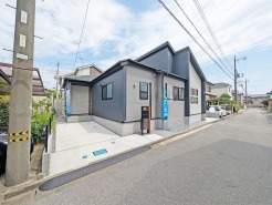 幅員こそやや狭くても、その分交通量が少なくて安心。