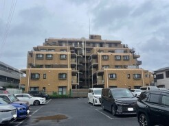 与野本町駅徒徒歩9分の近さ。 忙しい朝が助かる立地、 暮らしにゆとりが生まれます。