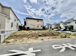 JR宇都宮線「東大宮」駅東口徒歩3分、提携駐車場もあります。エステート白馬東大宮店までお気軽にお問い合わせください。