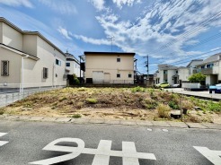 角地につき、開放感に恵まれる住居がここに。