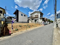土地を見て、間取りが気になりましたら、すぐに図面を引ける設計士さんをご紹介することも出来ます。ご相談ください。