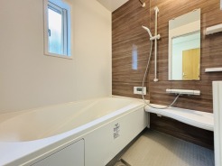 1坪広さを設けた浴室でゆったりバスタイム。