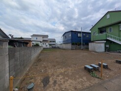 敷地218m2、芝生の庭が入る余裕の広さ。