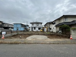 小さなお庭はメンテナンスが楽でちょうど良いかも知れませんね。